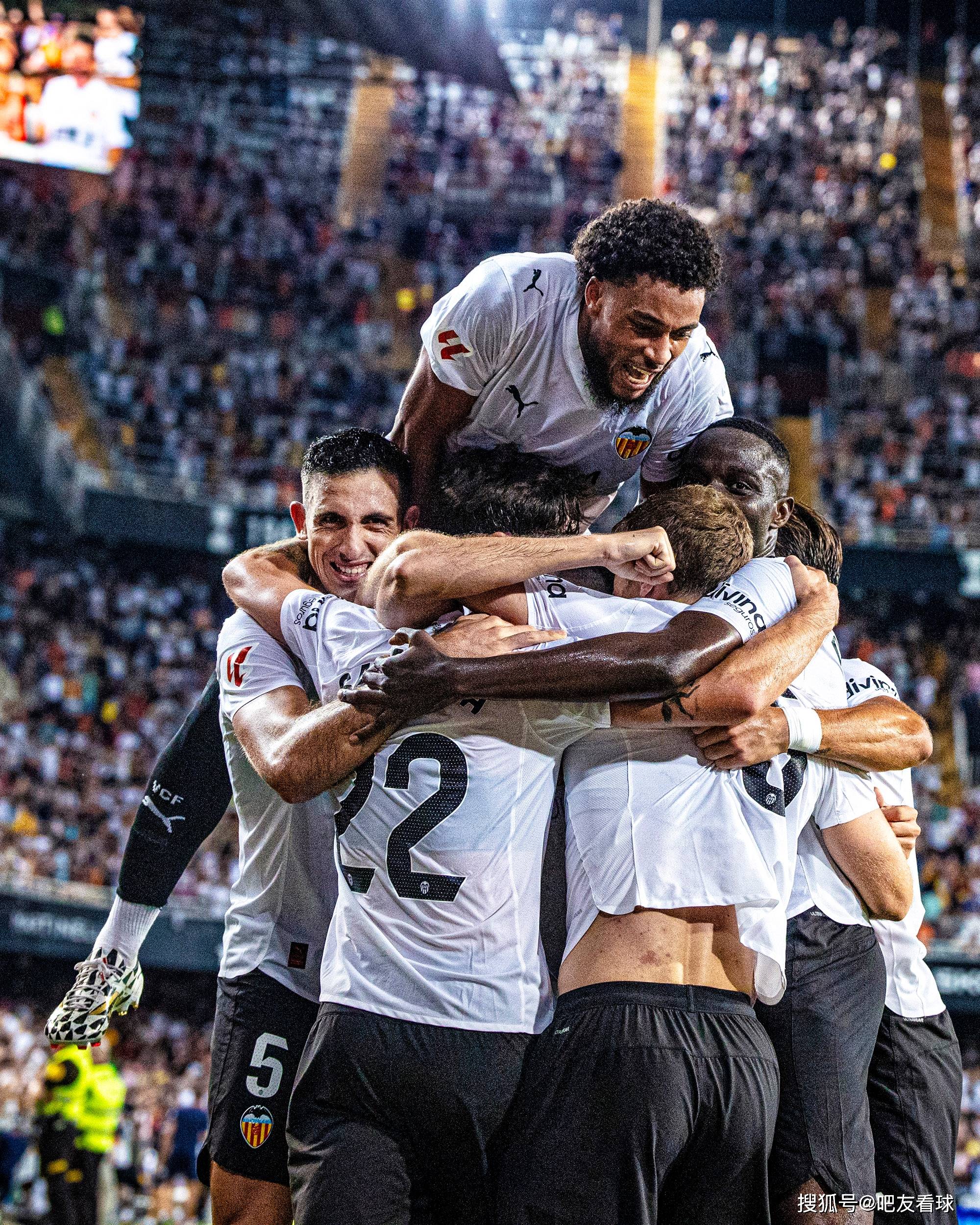 瓦伦西亚主场大捷，终结连败颓势！