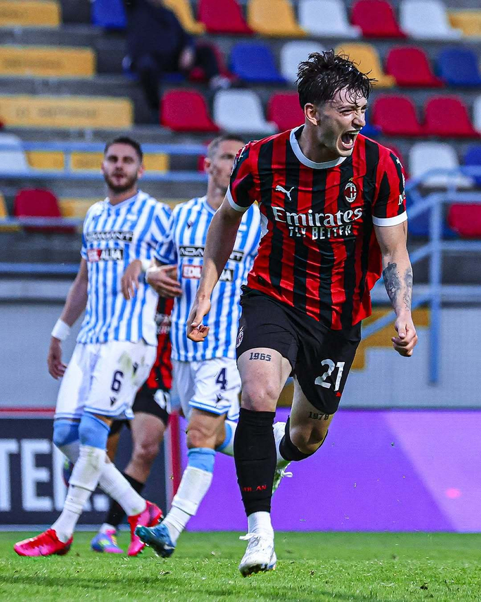 斯帕尔主场不敌AC米兰,遗憾告负的简单介绍 斯帕尔主场不敌AC米兰,遗憾告负的简单介绍