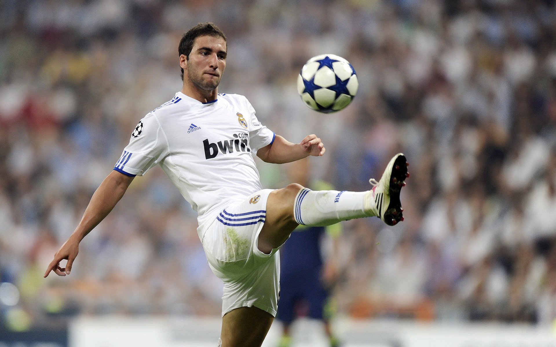 赛道与绿茵场，F1揭幕战与切尔西的阿根廷连线