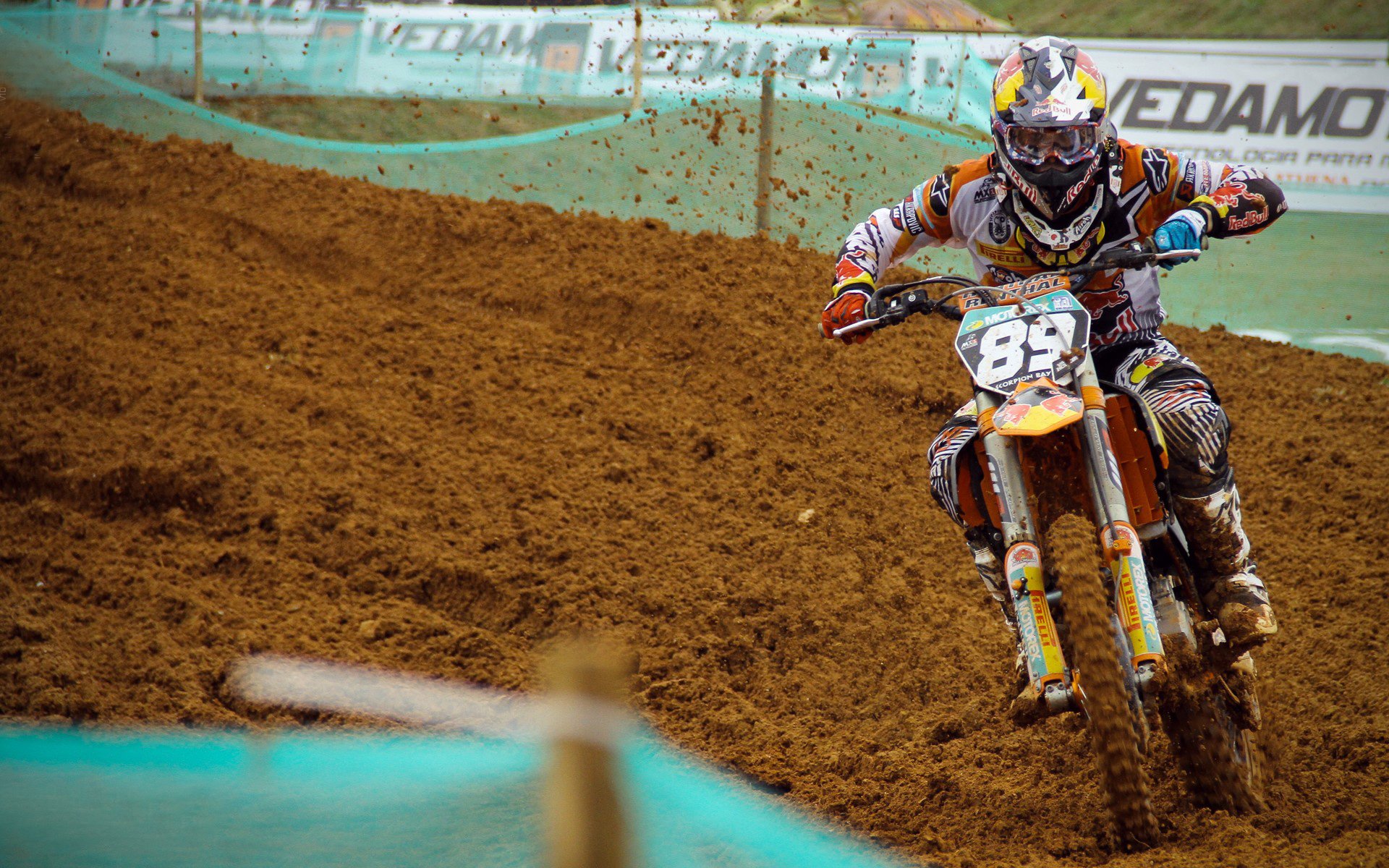 雷霆对阵太阳，爱德华兹主宰比赛走向