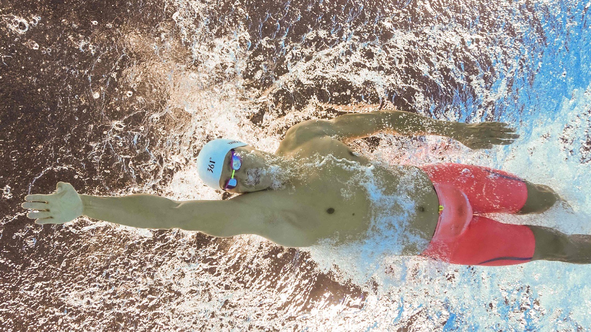 赛道与绿茵，当F1争冠焦点遇上非洲杯加时鏖战